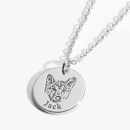 Elle va pleurer à chaudes larmes 😭 et ne plus jamais enlever son collier avec le visage de son animal préféré